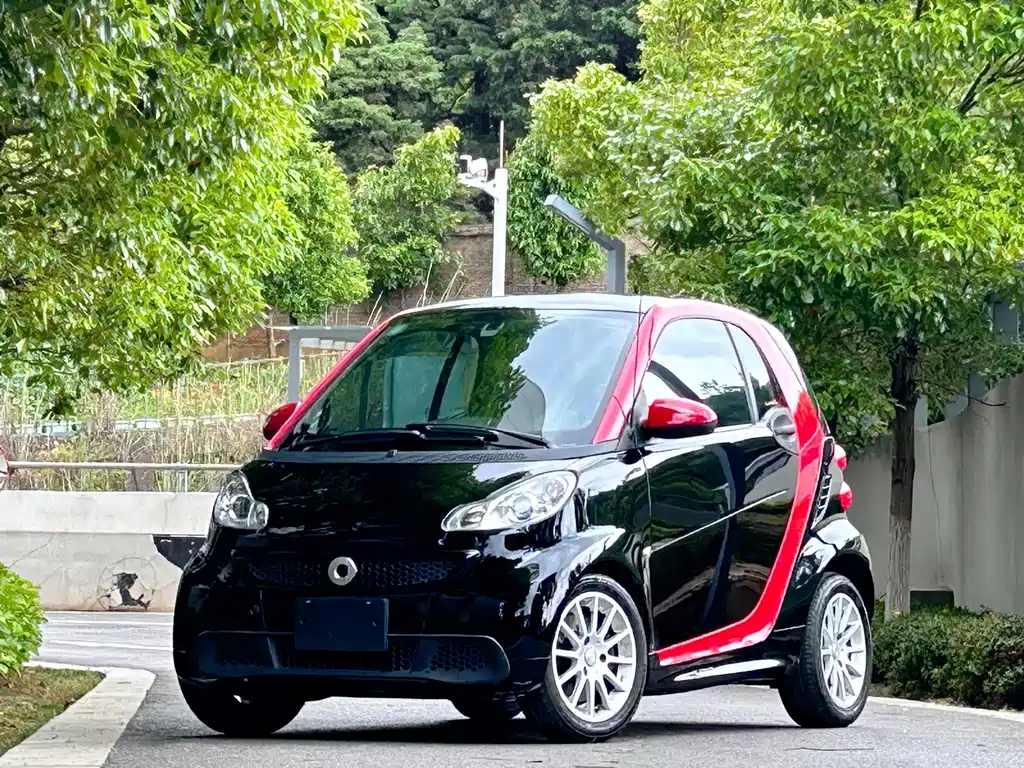 smart Fortwo 2015 — фото 1
