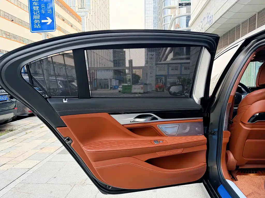 BMW 7 Series 2019 — фото 11
