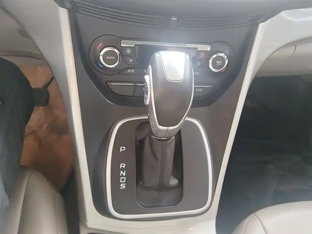 Ford Kuga 2014 — фото 13