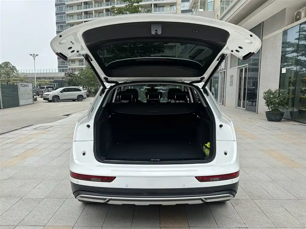 Audi Q5L 2023 — фото 21