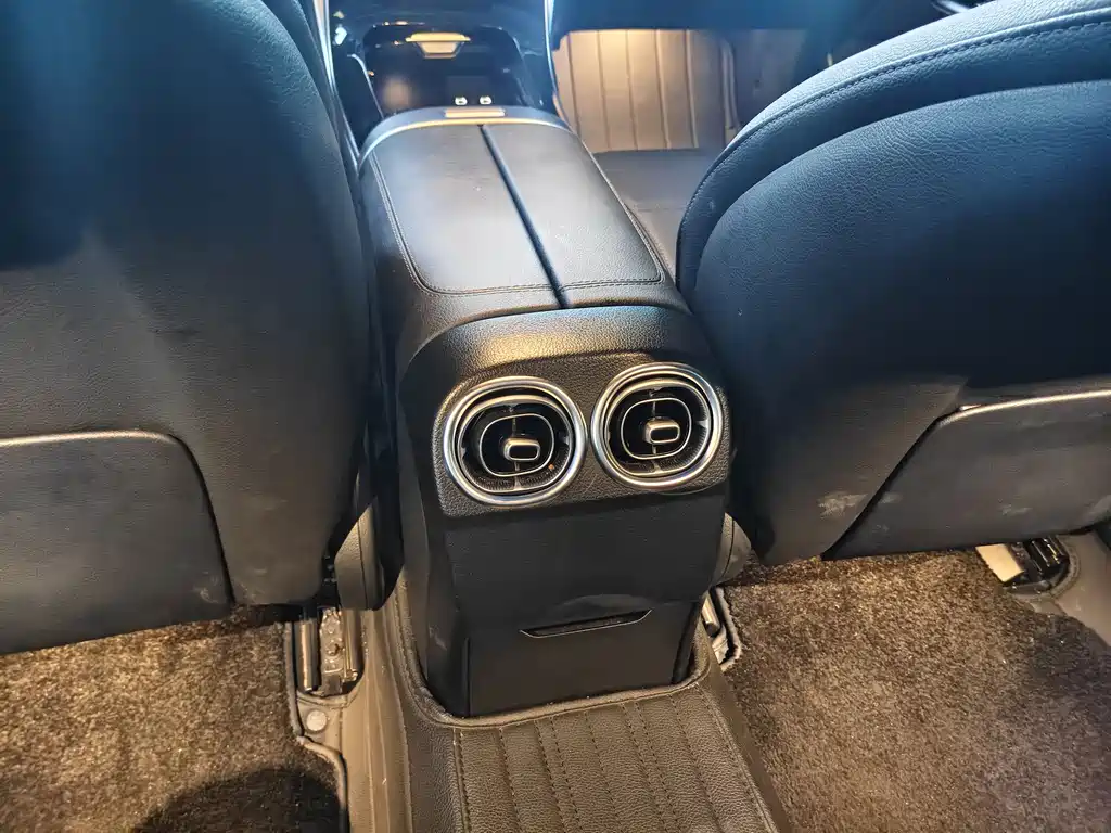Mercedes-Benz C-Class 2023 — фото 10