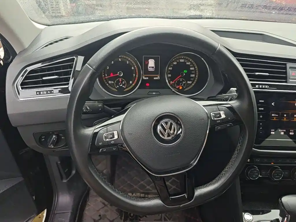 Volkswagen Tiguan L 2020 — фото 17