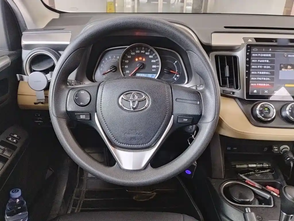 Toyota RAV4 2017 — фото 3