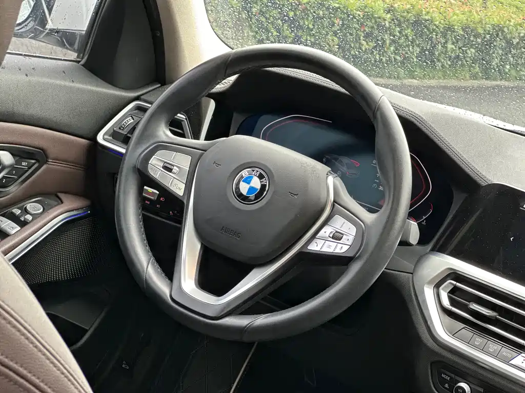 BMW 3 Series 2019 — фото 15