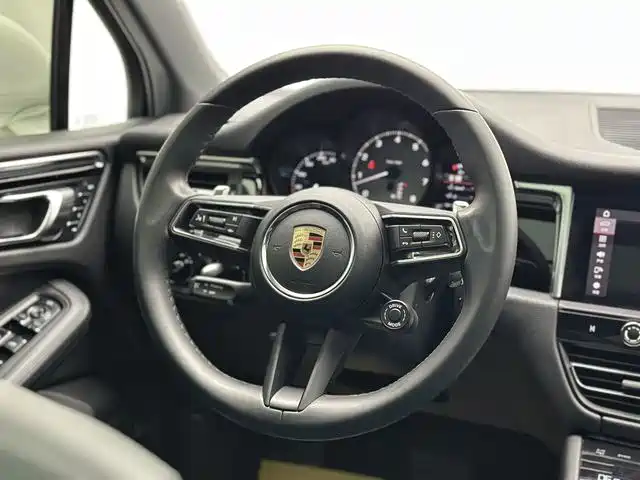 Porsche Macan 2023 — фото 11