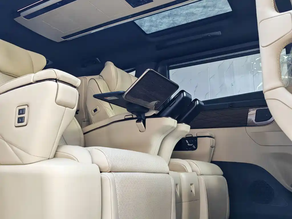 Toyota Alphard — фото 14