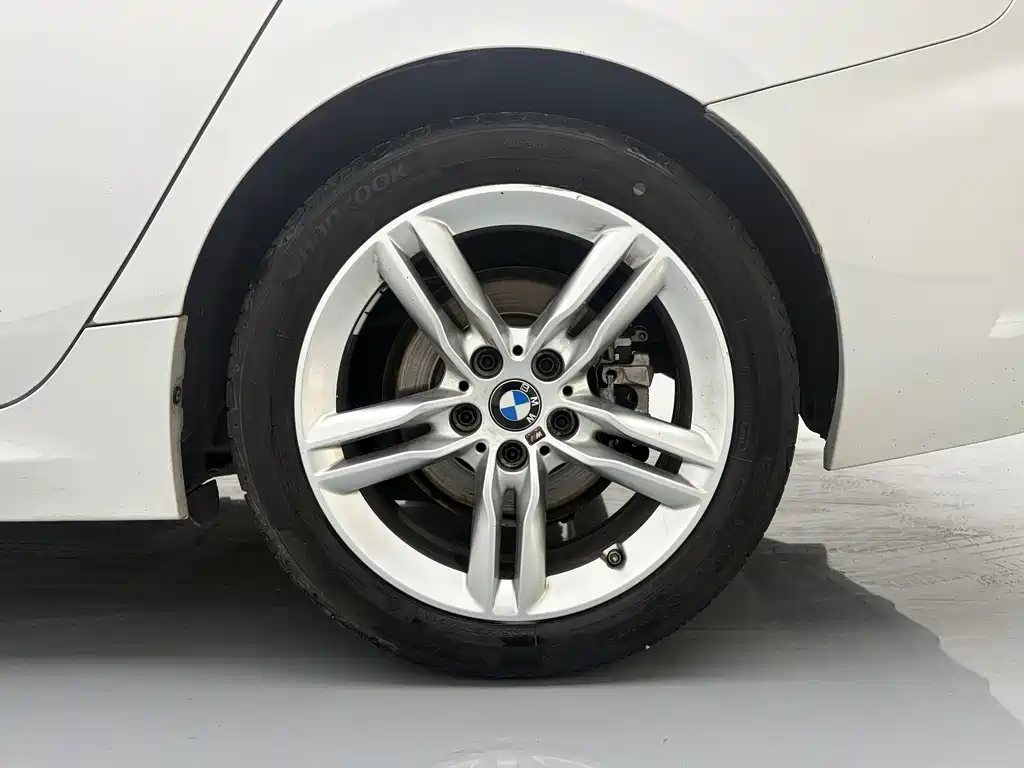 BMW 1 Series 2020 — фото 11