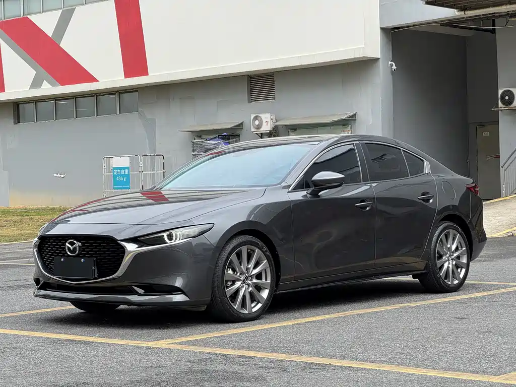 Mazda 3 Axela 2022 — фото 1