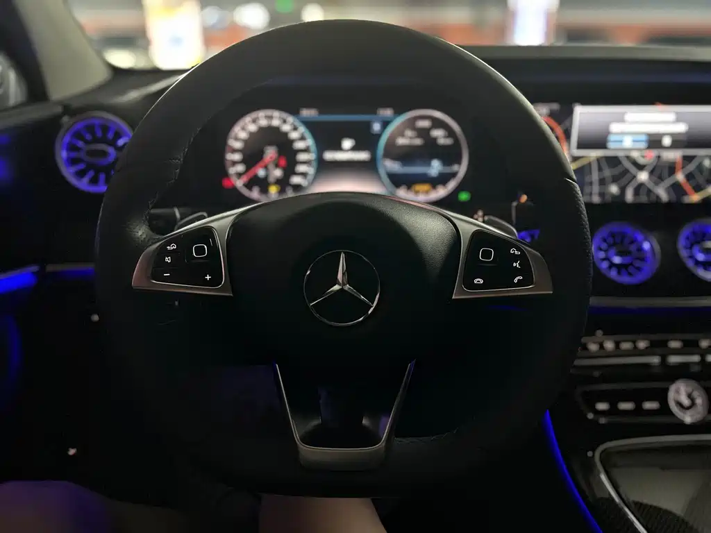 Mercedes-Benz E-Class 2018 — фото 13