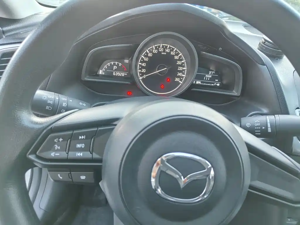 Mazda 3 Axela 2017 — фото 12