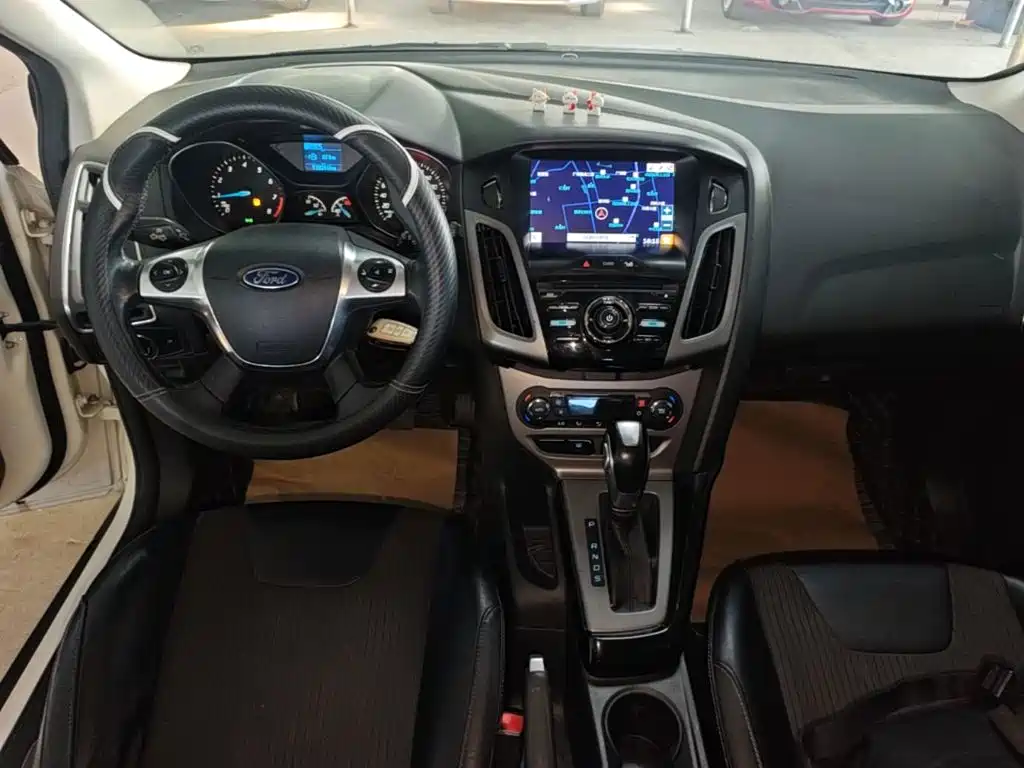 Ford Focus 2014 — фото 10