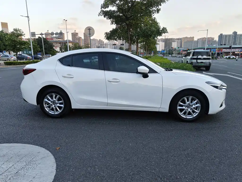 Mazda 3 Axela 2017 — фото 4