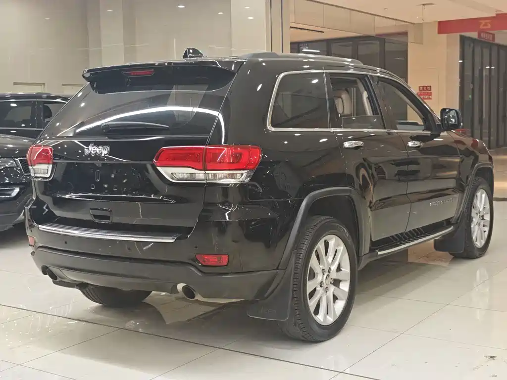 Jeep Grand Cherokee 2019 — фото 18