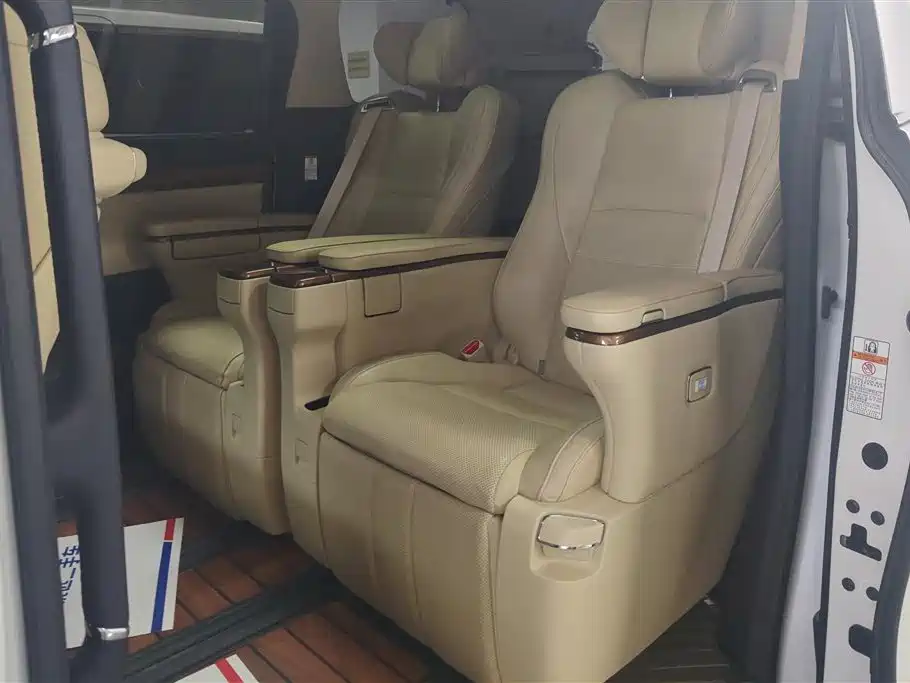 Toyota Alphard 2018 — фото 11