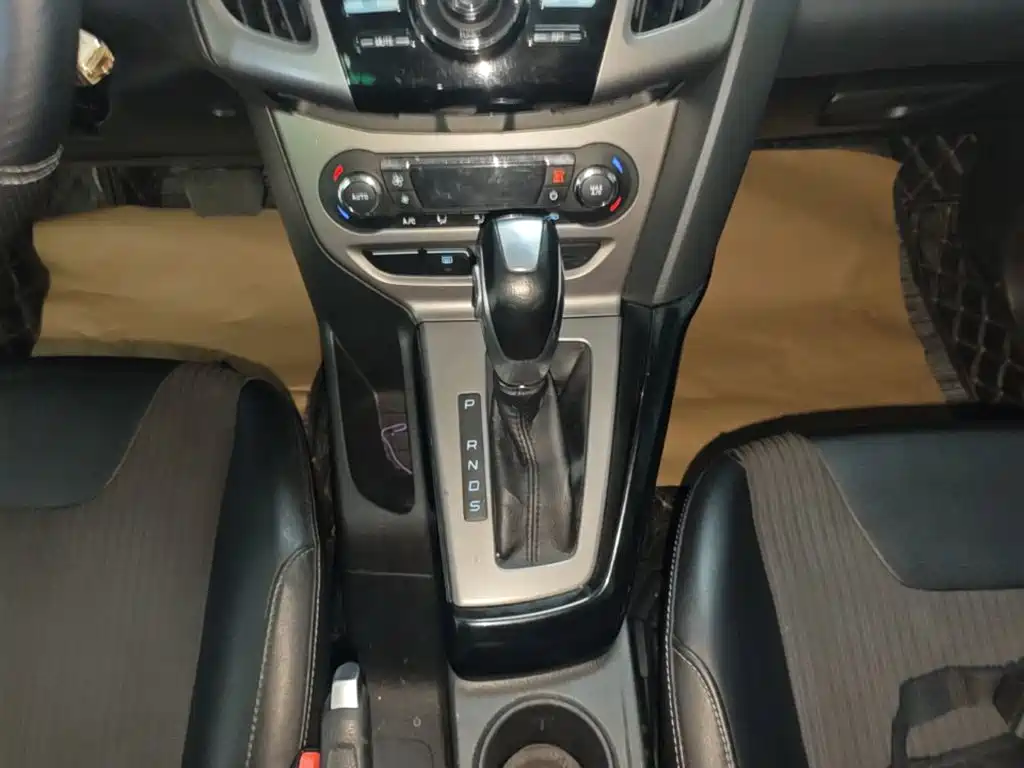 Ford Focus 2014 — фото 14