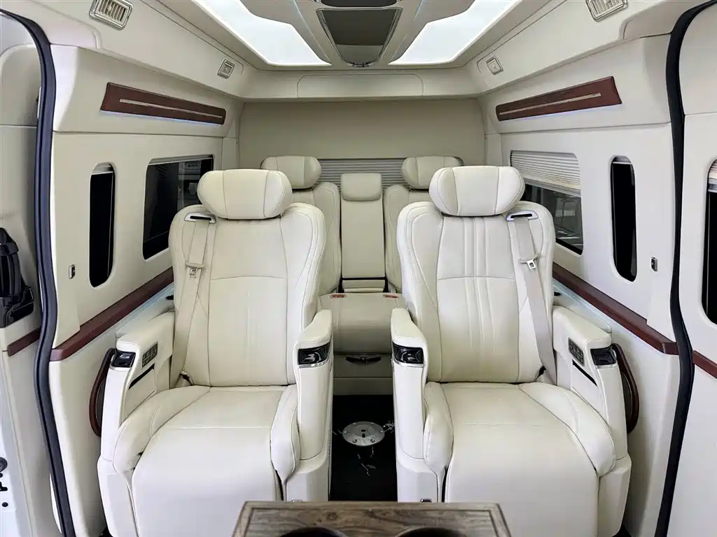 Toyota Hiace 2025 — фото 24