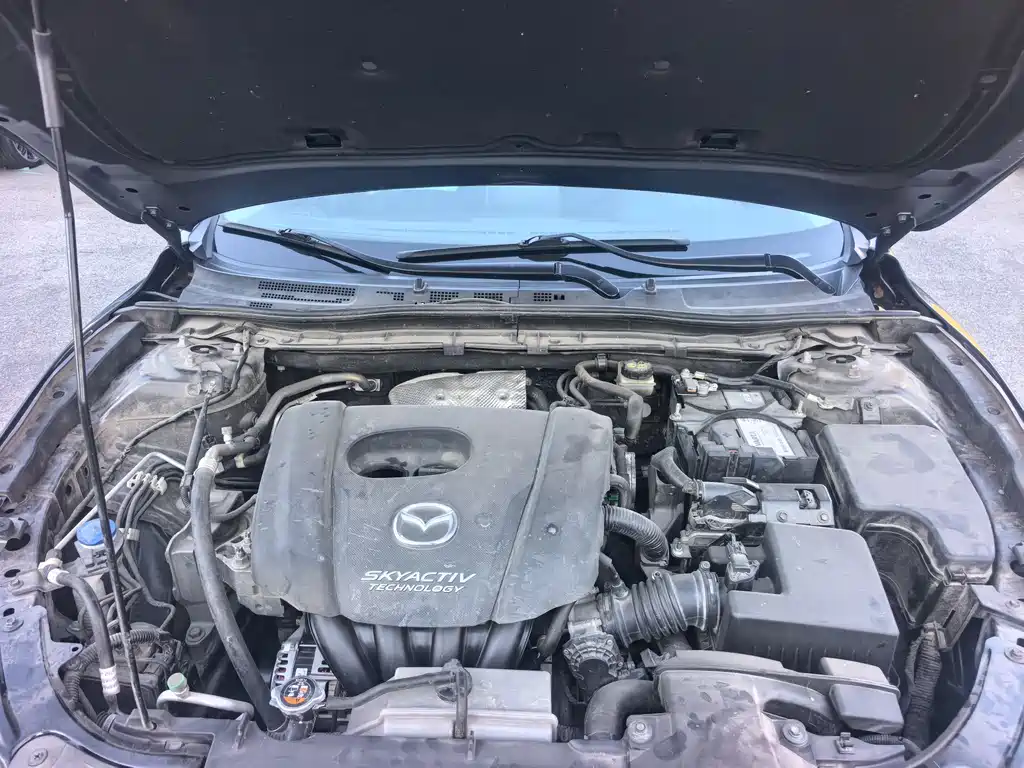 Mazda 3 Axela 2018 — фото 17