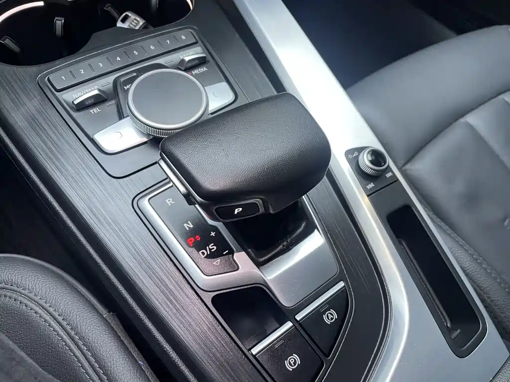 Audi A4L 2019 — фото 12