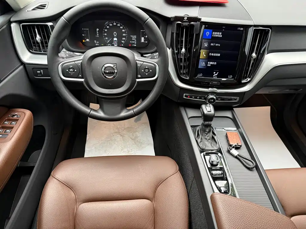 Volvo XC60 2018 — фото 9