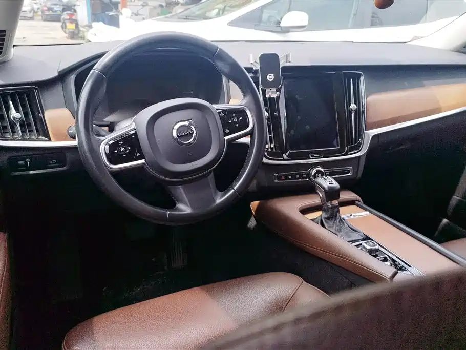 Volvo S90 2019 — фото 12