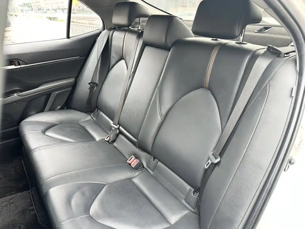 Toyota Camry 2019 — фото 17