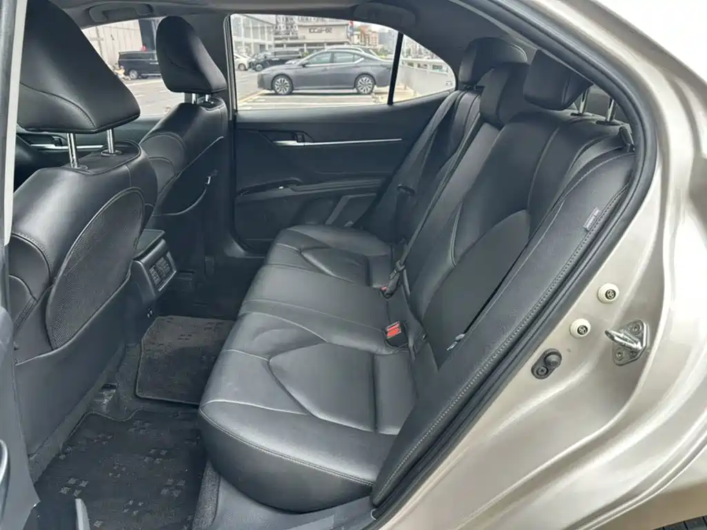 Toyota Camry 2019 — фото 13