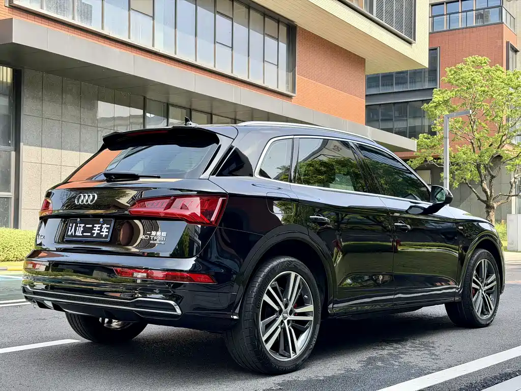 Audi Q5L 2020 — фото 5