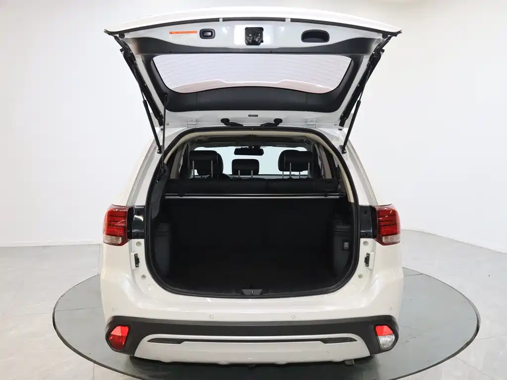 Mitsubishi Outlander 2019 — фото 16