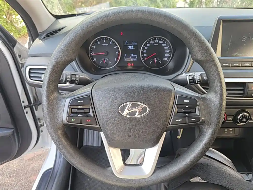 Hyundai Elantra 2018 — фото 11