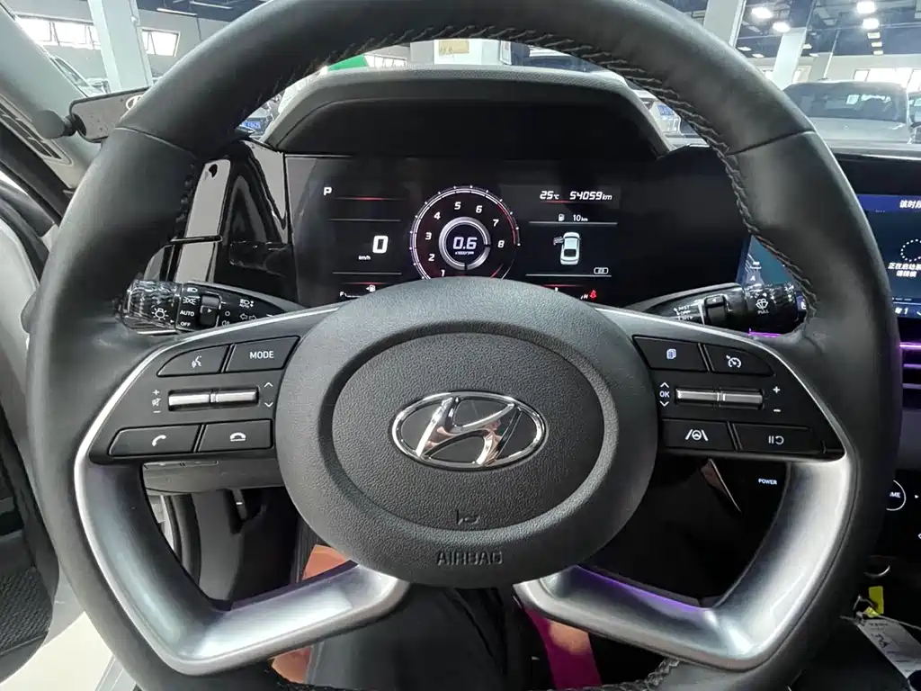 Hyundai Elantra 2023 — фото 19