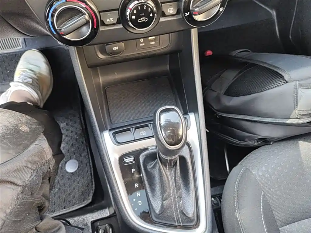 Hyundai Elantra 2018 — фото 14