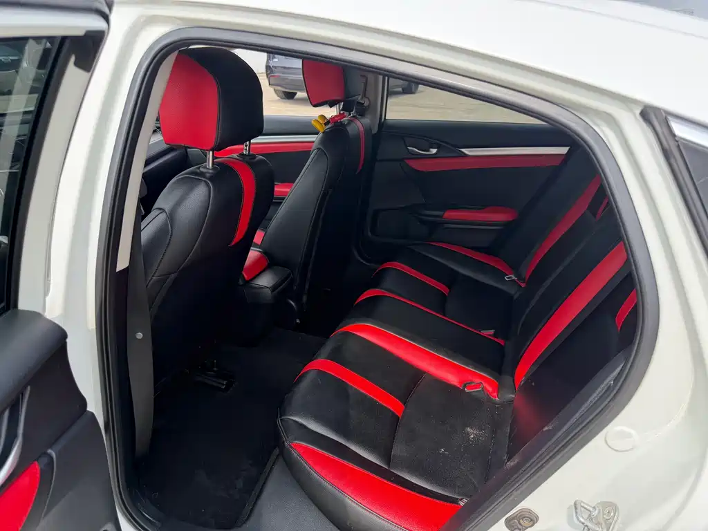 Honda Civic 2018 — фото 12