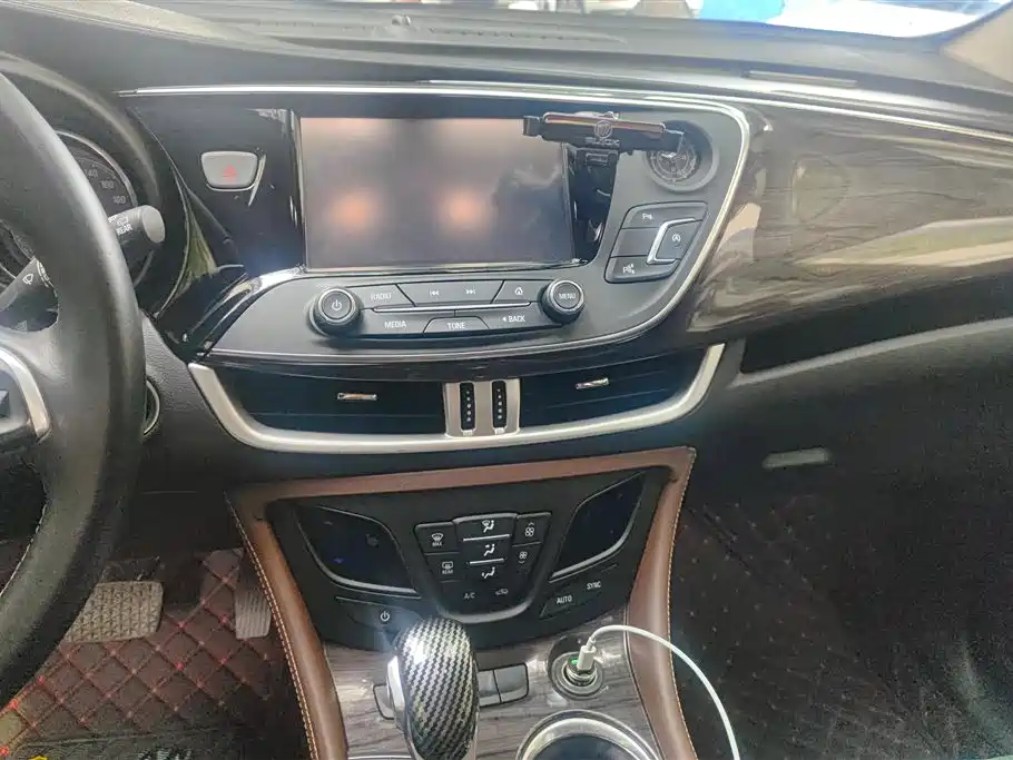 Buick Envision Plus 2017 — фото 13