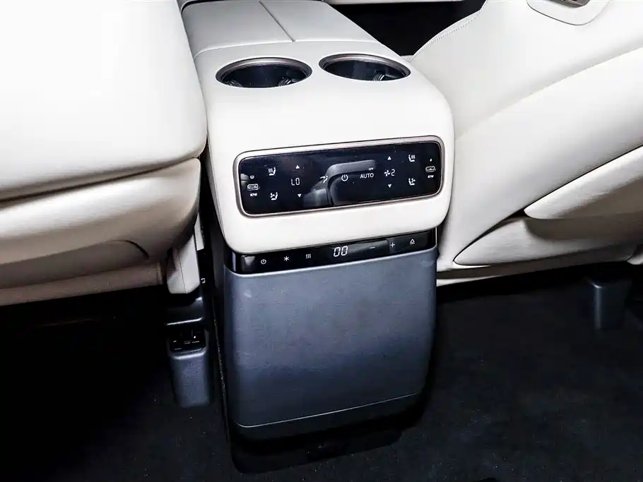Li Auto Li MEGA 2025 — фото 15