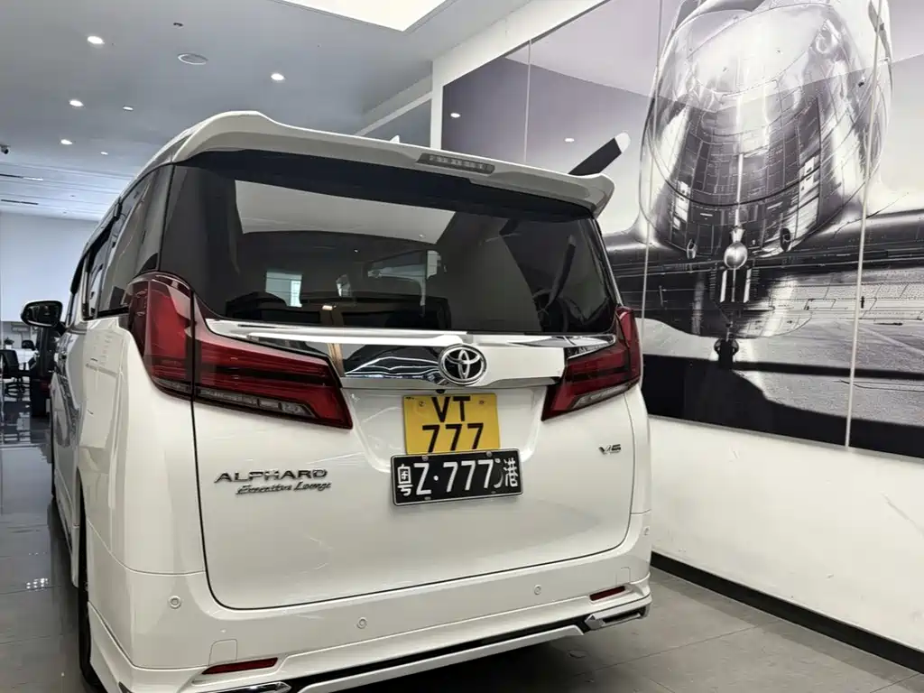 Toyota Alphard 2017 — фото 3