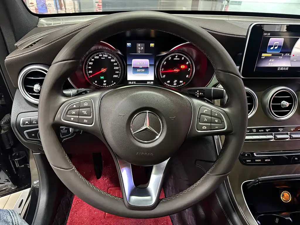Mercedes-Benz GLC 2018 — фото 9