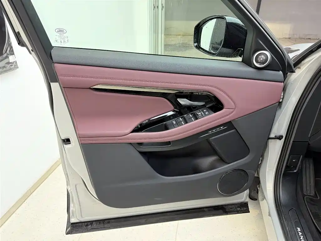 Land Rover Evoque 2024 — фото 11