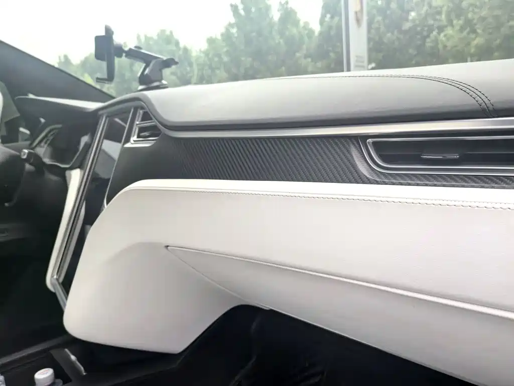 Tesla Model X 2018 — фото 15