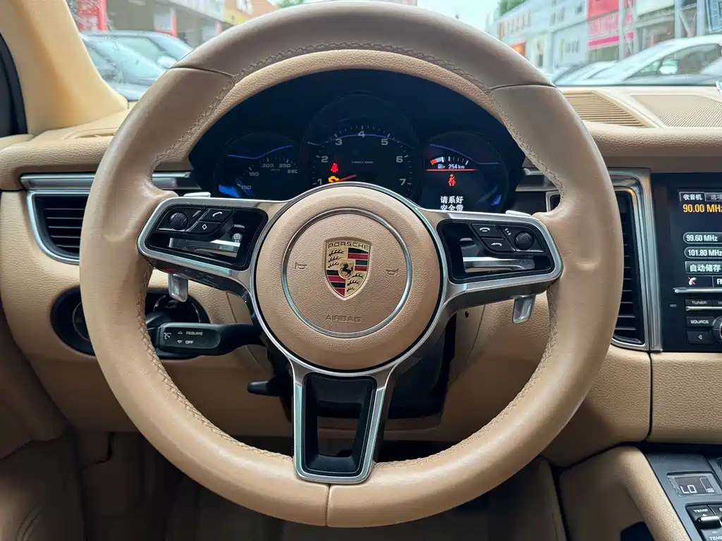Porsche Macan 2015 — фото 9