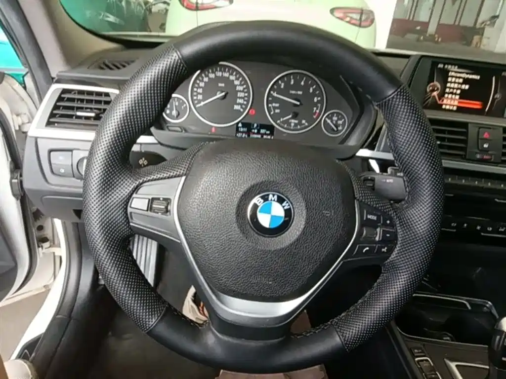 BMW 3 Series 2017 — фото 11