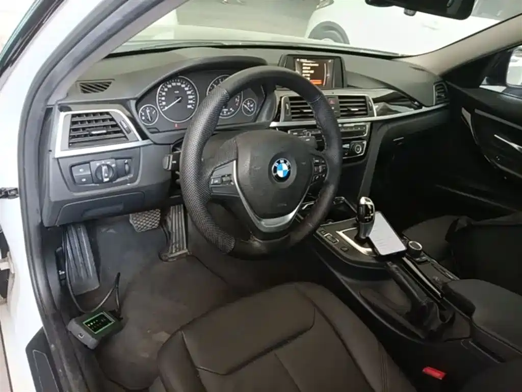 BMW 3 Series 2017 — фото 10