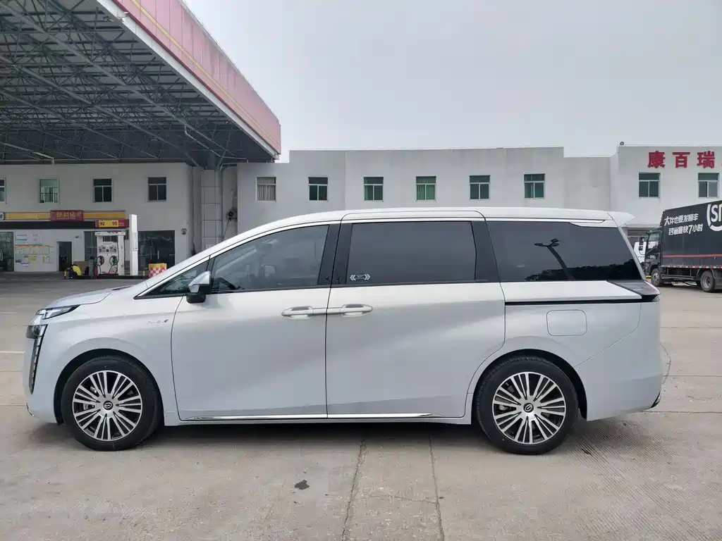 GAC Motor E8 PHEV 2024 — фото 8