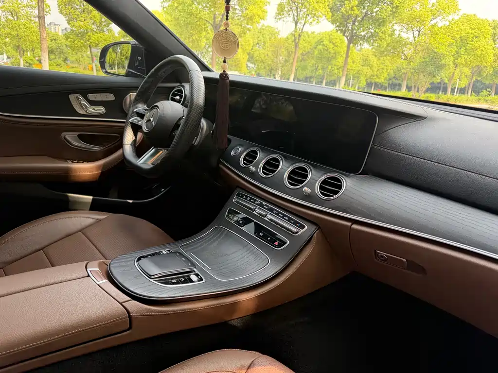 Mercedes-Benz E-Class 2023 — фото 13