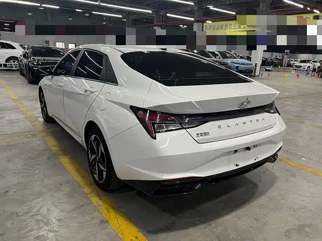 Hyundai Elantra 2023 — фото 6