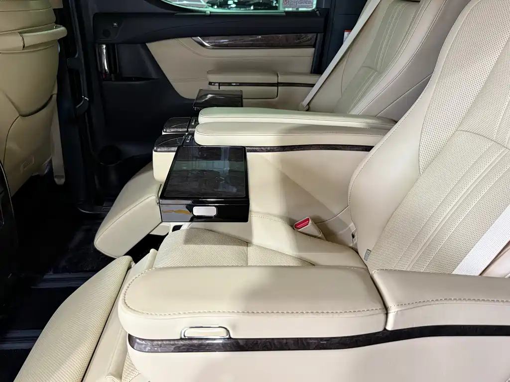 Toyota Vellfire 2022 — фото 8