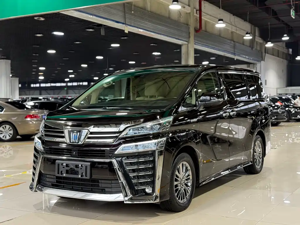 Toyota Vellfire 2022 — фото 1
