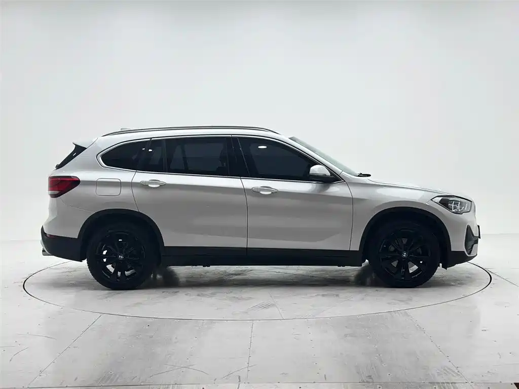 BMW X1 2021 — фото 9