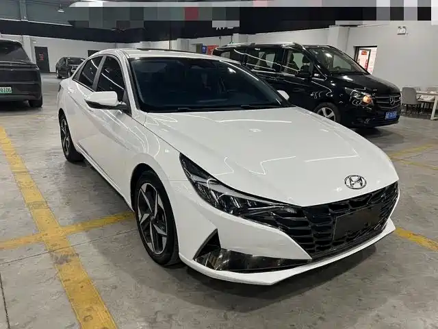 Hyundai Elantra 2023 — фото 3
