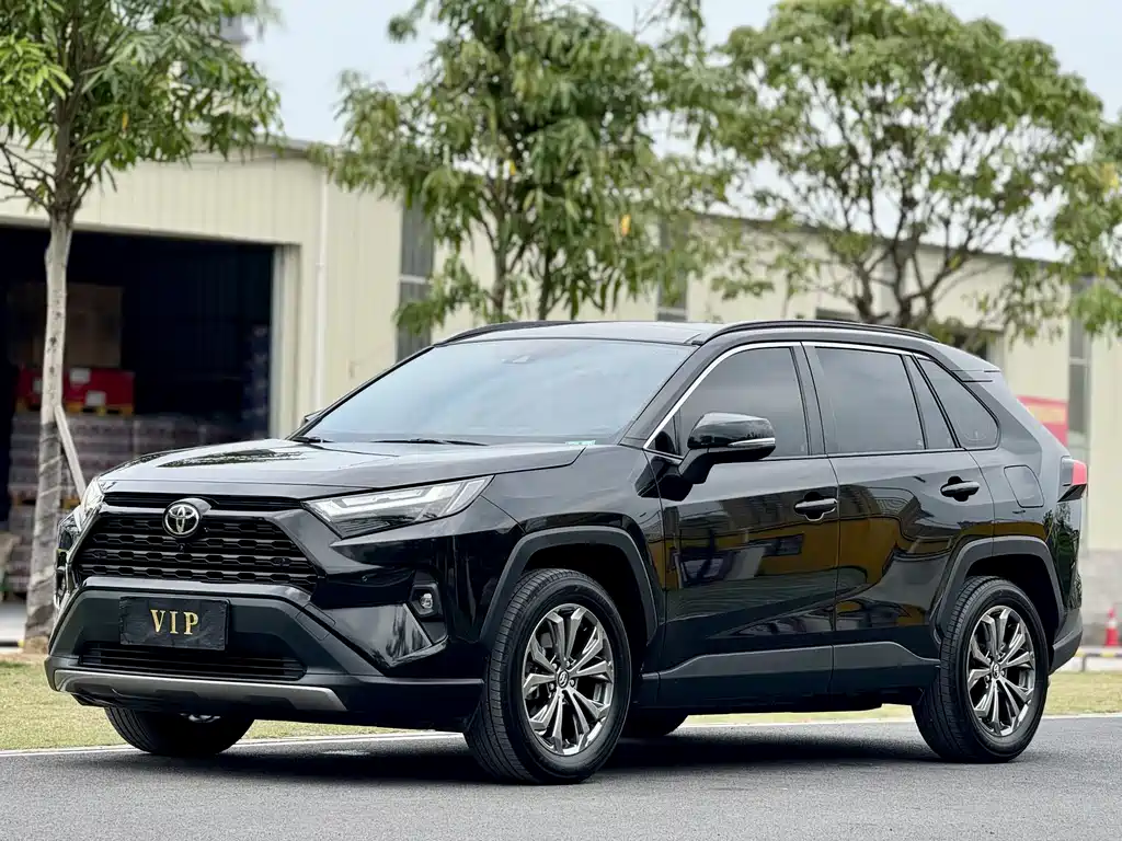 Toyota RAV4 2024 — фото 1
