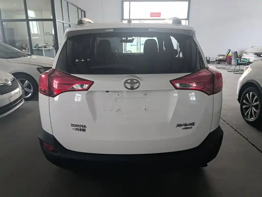Toyota RAV4 2014 — фото 6